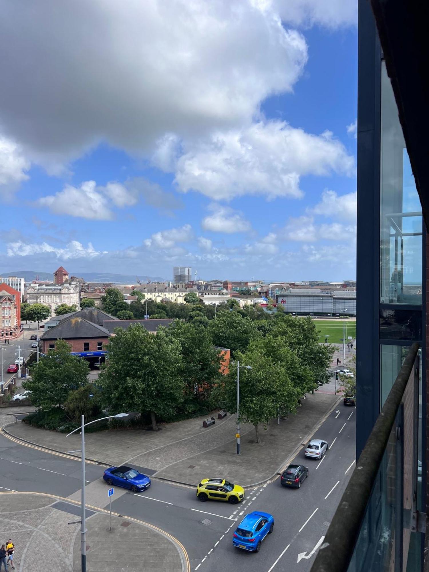 Great City Centre Getaway Apartment 2 Bed Near The Beach And Shopping Area Swansea Exterior photo